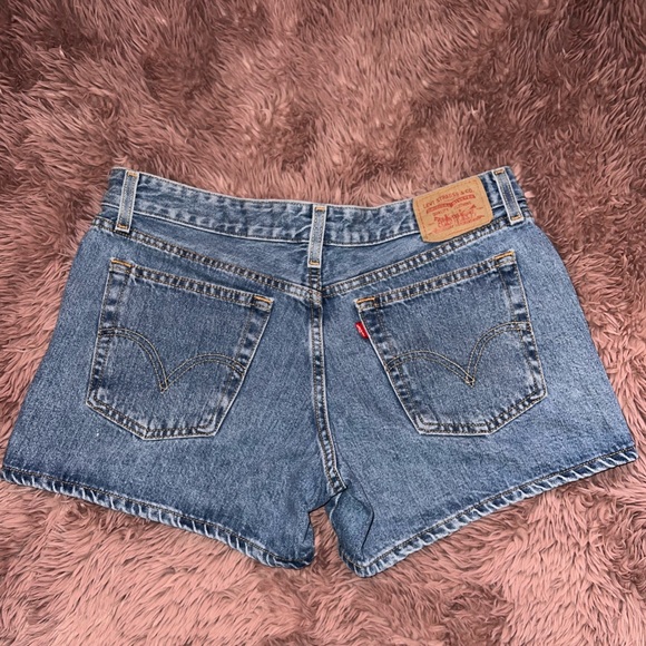 Levi’s shorts - Picture 1 of 4